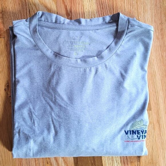 Vineyard Vines  XL Long Sleeve Wicking Performance Top Like New - Picture 8 of 8